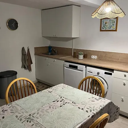 Cozy F2 On The Ground Floor In A Residential Building Apartman