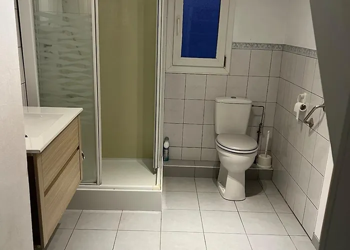 Cozy F2 On The Ground Floor In A Residential Building