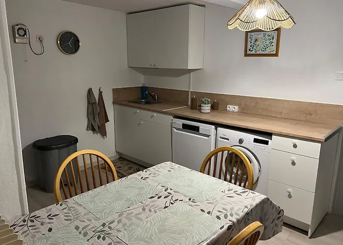 Cozy F2 On The Ground Floor In A Residential Building Apartman